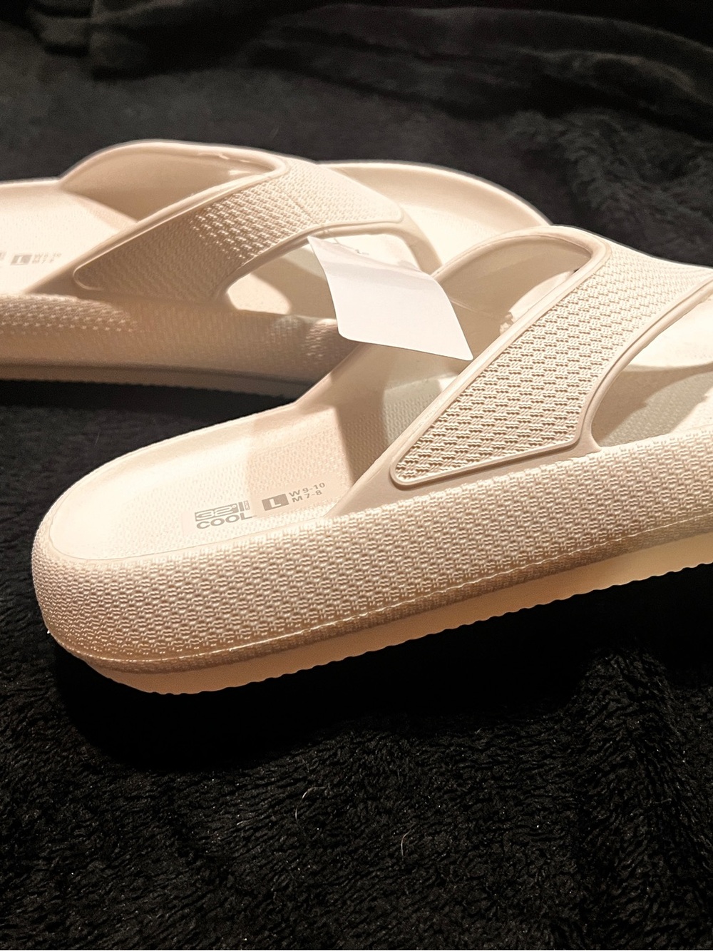 32 degrees COOL white chunky flip flop sandals, unisex, NWT